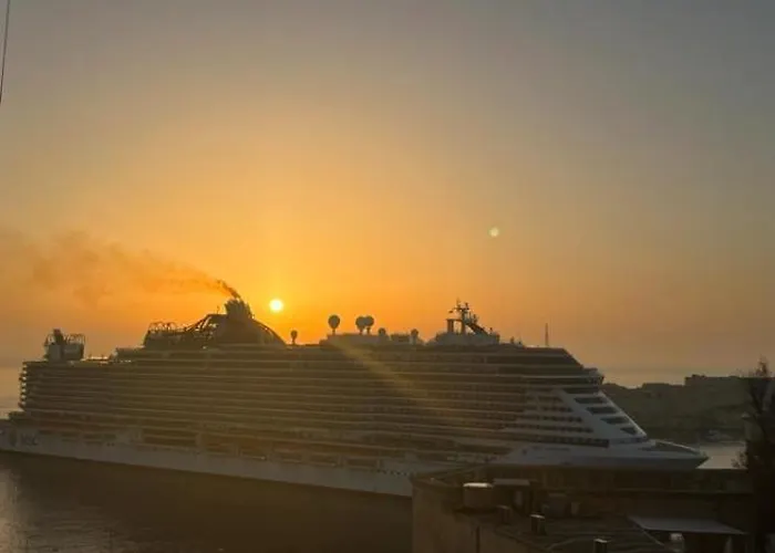 Collection - Grand Harbour 9a Apartment